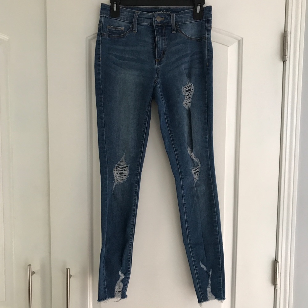 Women’s size 2 Universal Threads distressed jeans